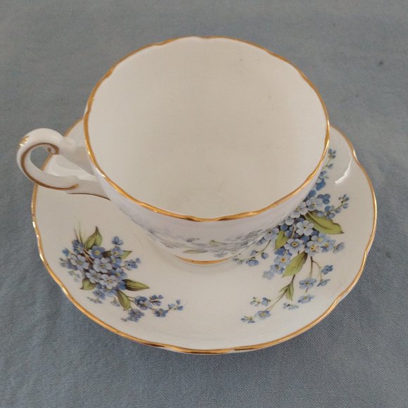 GROSVENOR BONE IN CHINA ENGLAND FLORAL BLUE WHITE SCALLOPED GOLD RIM TEA CUP - Picture 15 of 15